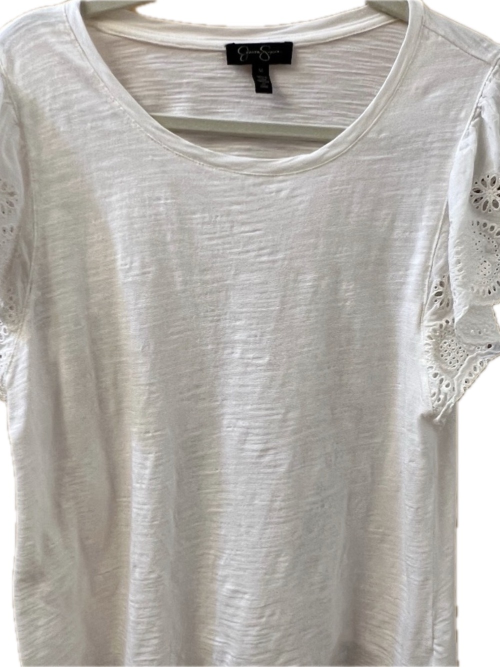 Jessica Simpson White Eyelet Flutter Sleeve Tee – Women’s Medium